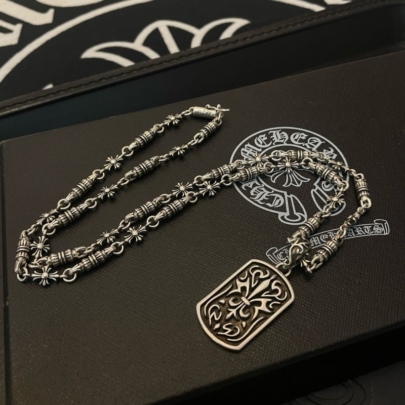 Ch*0me He**ts necklaces